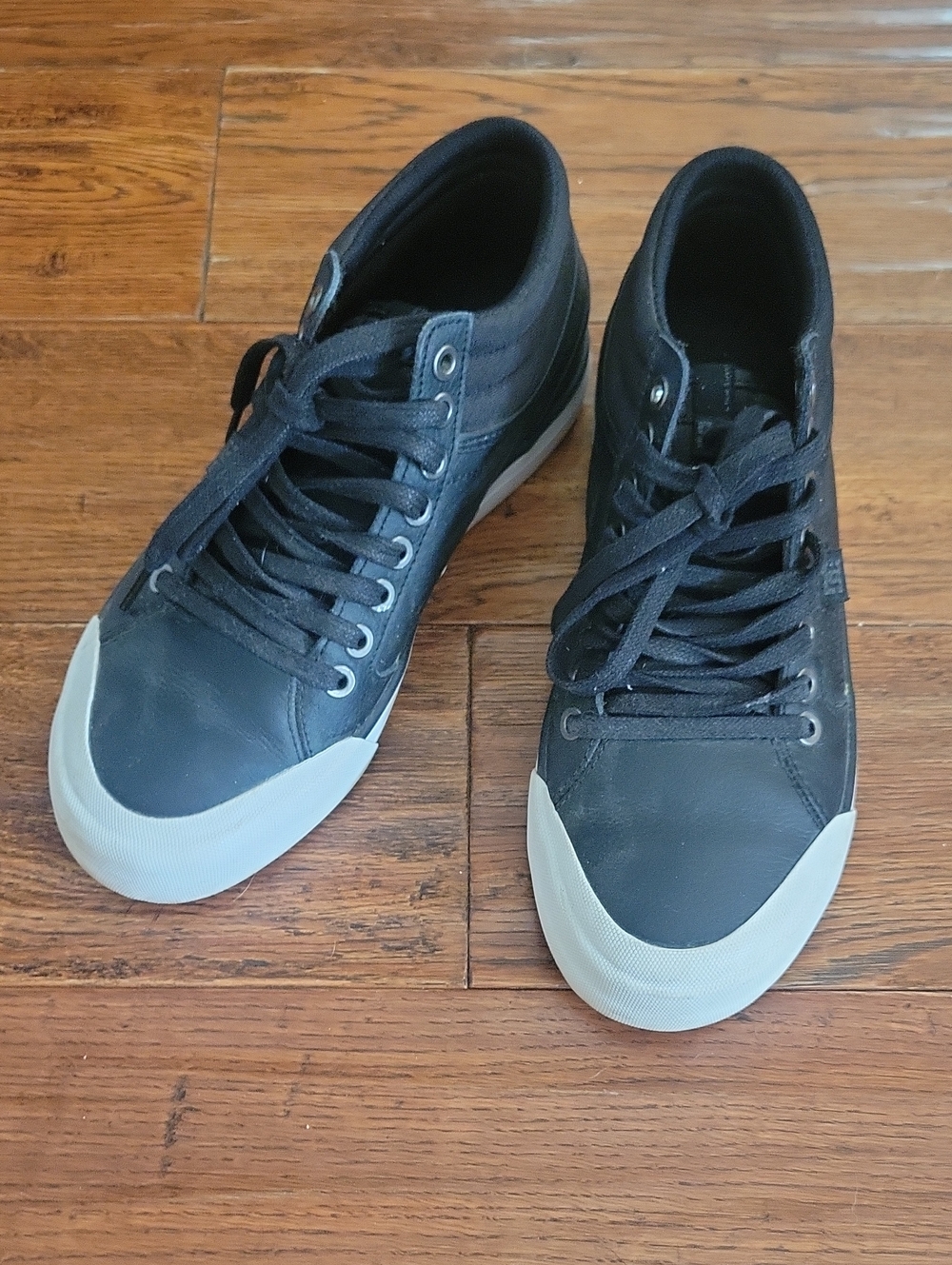 D/c Women Black Low-Top Sneakers with White Toe Cap
